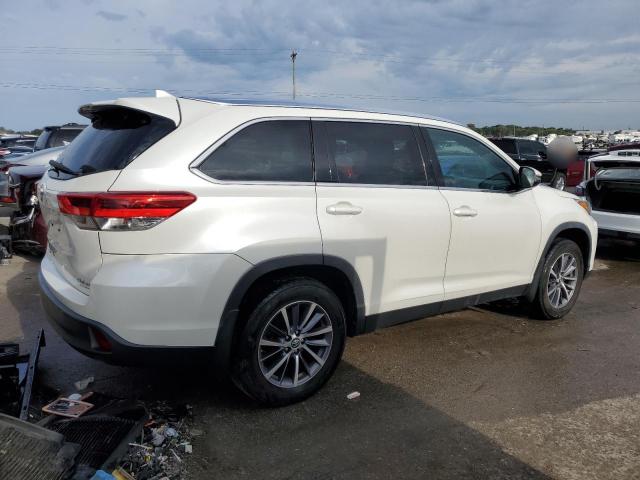 5TDJZRFH4KS609197 - 2019 TOYOTA HIGHLANDER SE WHITE photo 3