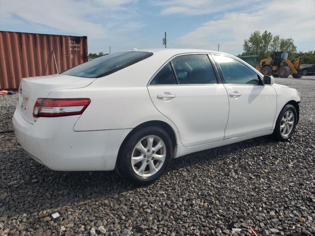 4T1BF3EK4BU631523 - 2011 TOYOTA CAMRY BASE Білий фото 3