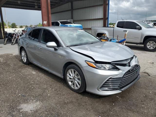 4T1C11AK2PU148150 - 2023 TOYOTA CAMRY LE SILVER photo 4