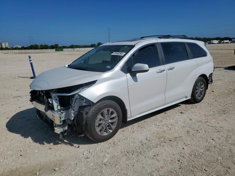 2025 TOYOTA SIENNA XLE, 