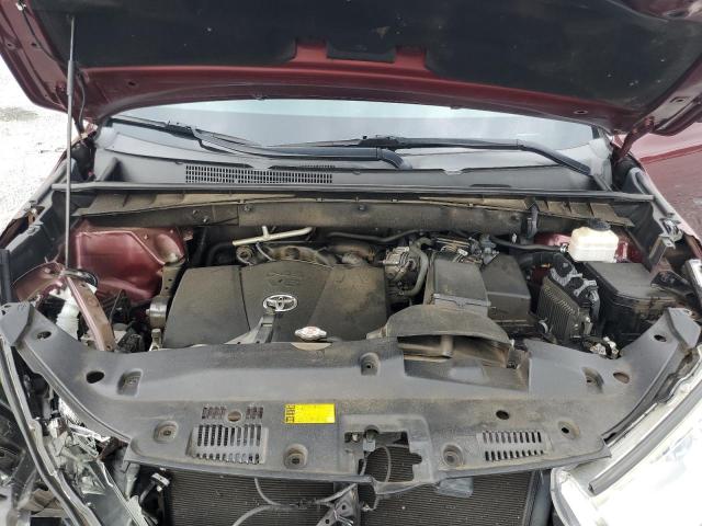 5TDKZRFHXHS232016 - 2017 TOYOTA HIGHLANDER SE RED photo 12