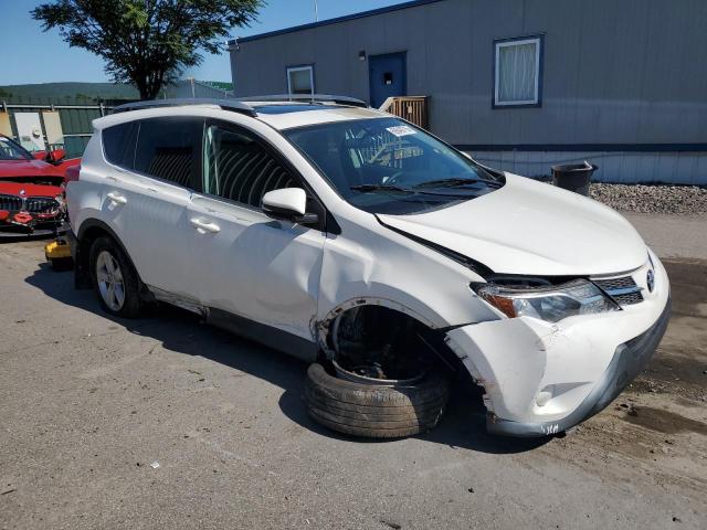 2T3WFREVXDW070687 - 2013 TOYOTA RAV4 XLE WHITE photo 4