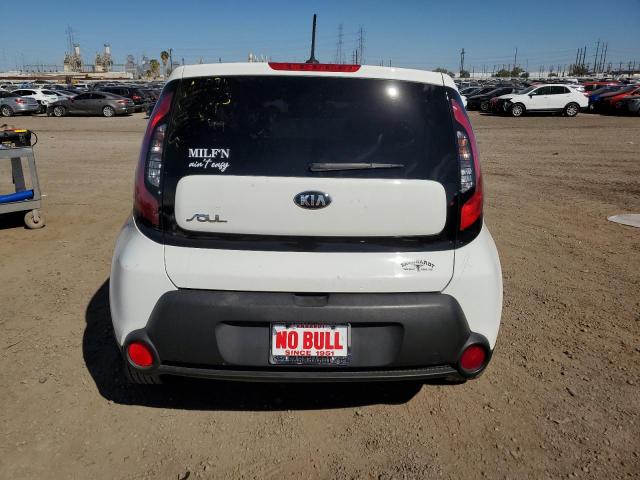 KNDJN2A28G7820734 - 2016 KIA SOUL WHITE photo 6