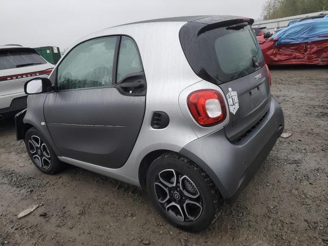 WMEFJ9BA7JK317380 - 2018 SMART FORTWO SILVER photo 2