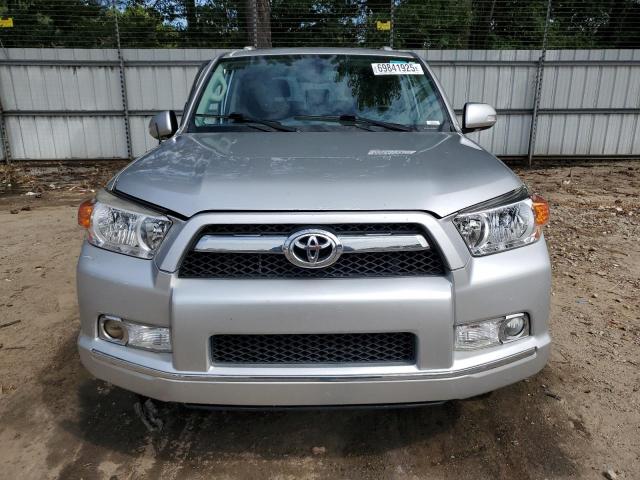 JTEZU5JR0B5022314 - 2011 TOYOTA 4RUNNER SR5 银色 照片 5