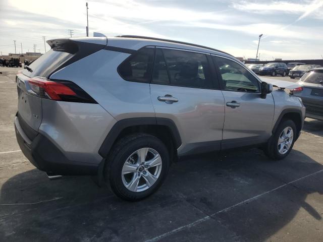 2T3W1RFV4MC095518 - 2021 TOYOTA RAV4 XLE Gümüş foto 3