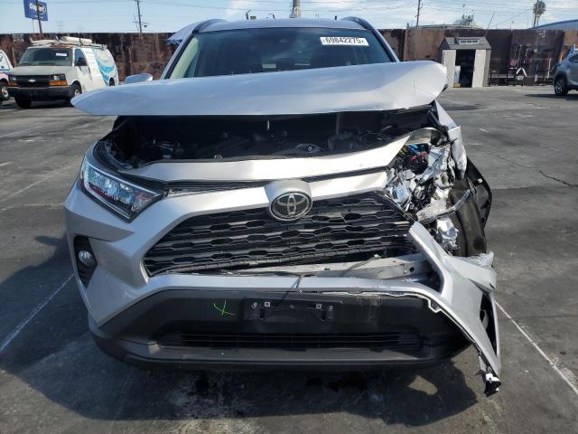 2T3W1RFV4MC095518 - 2021 TOYOTA RAV4 XLE Gümüş foto 5