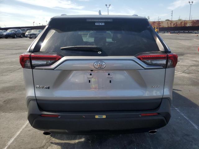 2T3W1RFV4MC095518 - 2021 TOYOTA RAV4 XLE Gümüş foto 6