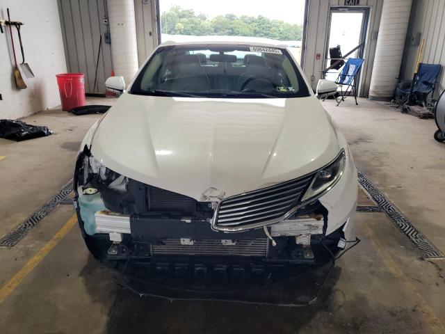 3LN6L2J95GR614820 - 2016 LINCOLN MKZ WHITE photo 5