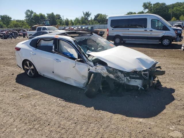 5XXGT4L37KG295215 - 2019 KIA OPTIMA LX WHITE photo 4