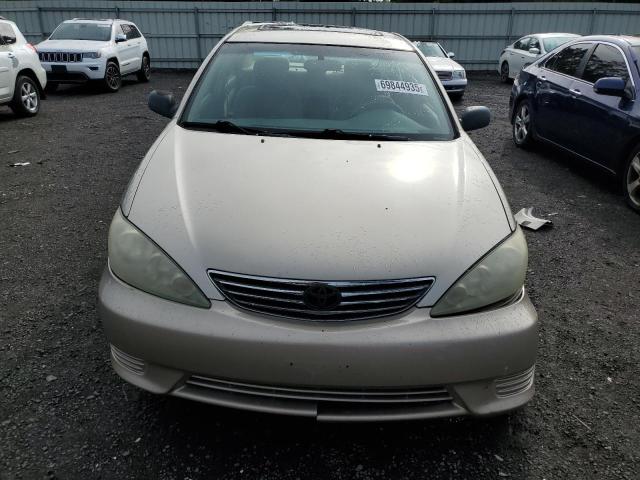 4T1BE32K75U077552 - 2005 TOYOTA CAMRY LE TAN photo 5