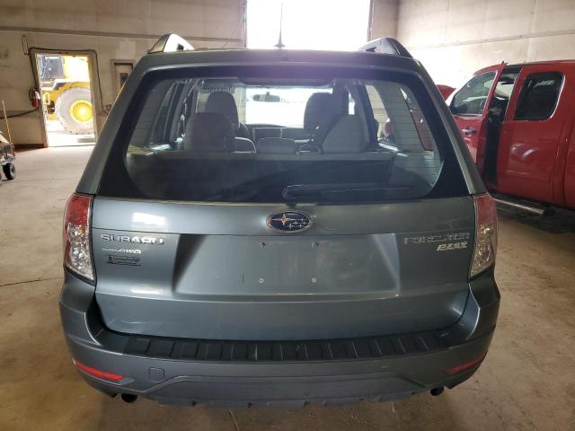 JF2SHABC8DH401528 - 2013 SUBARU FORESTER 2.5X Մոխրագույն լուսանկար 6