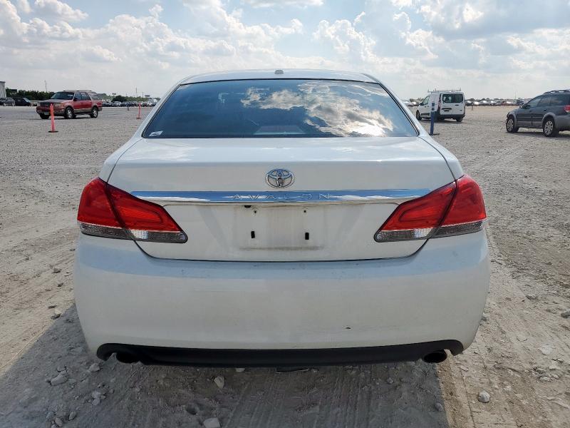 4T1BK3DB8BU428566 - 2011 TOYOTA AVALON BASE Белый фото 6