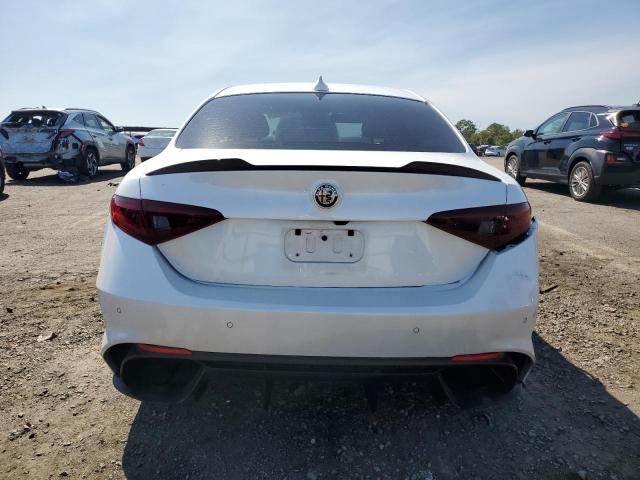 ZARFAEAV4J7583654 - 2018 ALFA ROMEO GIULIA QUADRIFOGLIO WHITE photo 6