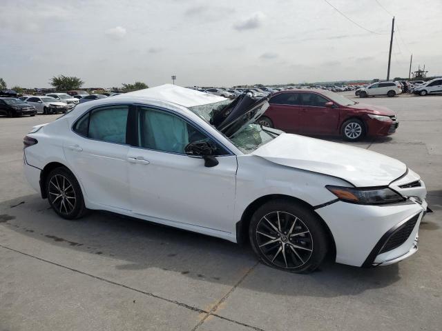 4T1G11AK4RU245032 - 2024 TOYOTA CAMRY SE NIGHT SHADE WHITE photo 4