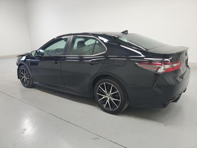 4T1G11AK7PU729290 - 2023 TOYOTA CAMRY SE NIGHT SHADE BLACK photo 2