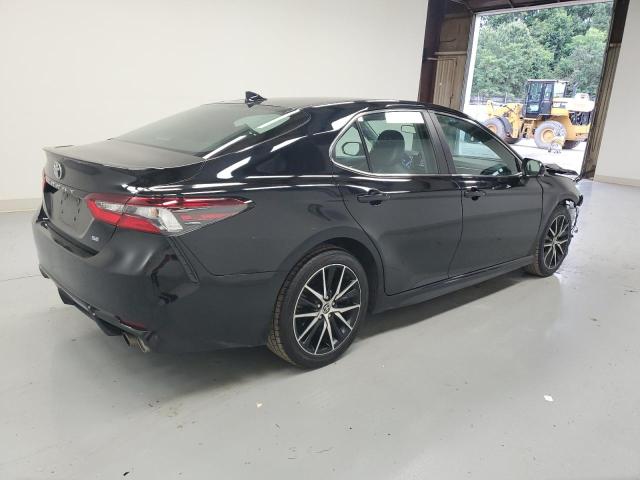 4T1G11AK7PU729290 - 2023 TOYOTA CAMRY SE NIGHT SHADE BLACK photo 3