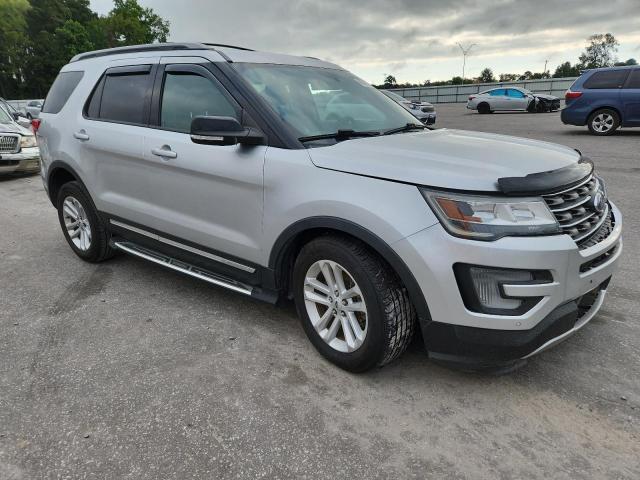 1FM5K7D83HGC63607 - 2017 FORD EXPLORER XLT SILVER photo 4