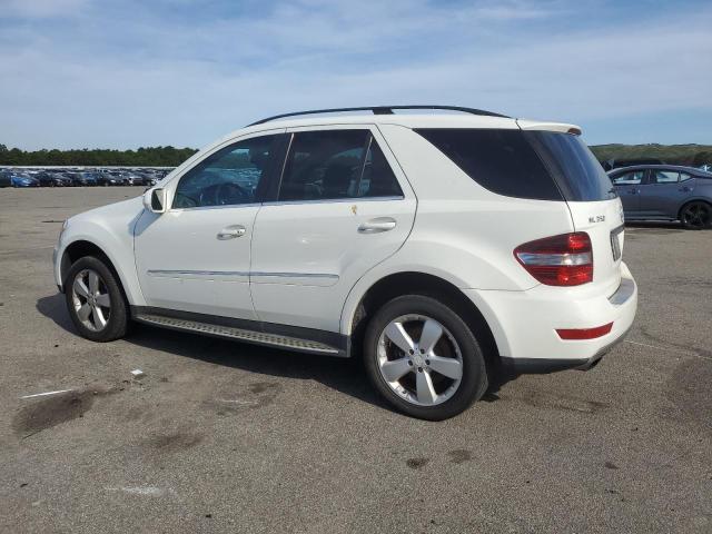4JGBB8GB0AA544336 - 2010 MERCEDES-BENZ ML 350 4MATIC WHITE photo 2