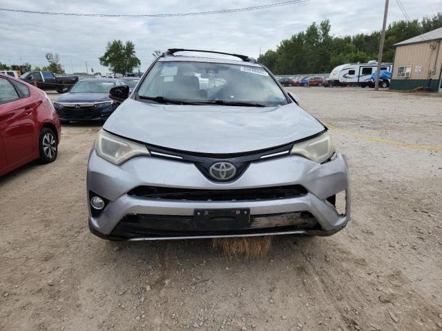 2T3WFREVXHW397628 - 2017 TOYOTA RAV4 XLE SILVER photo 5