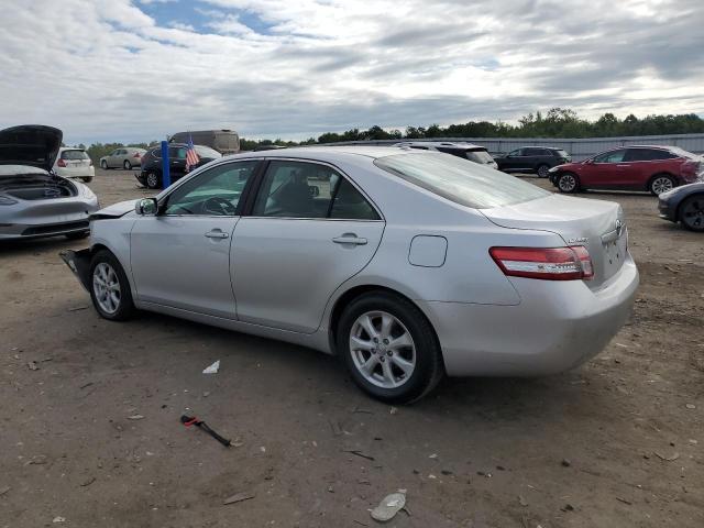 4T1BF3EK0BU138566 - 2011 TOYOTA CAMRY BASE SILVER photo 2