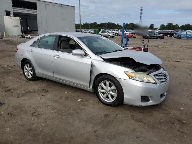 4T1BF3EK0BU138566 - 2011 TOYOTA CAMRY BASE SILVER photo 4