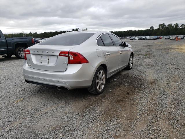 YV126MFKXG2413625 - 2016 VOLVO S60 PREMIER SILVER photo 3