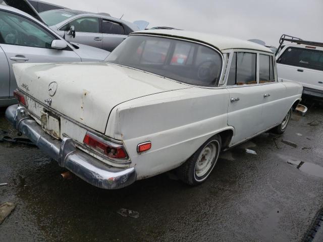 1101110032963 - 1966 MERCEDES-BENZ 240-CLASS WHITE photo 3