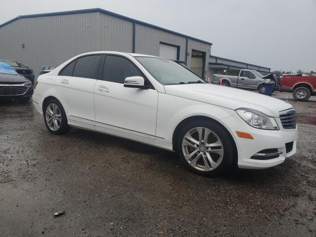 WDDGF4HB8DG113966 - 2013 MERCEDES-BENZ C 250 WHITE photo 4