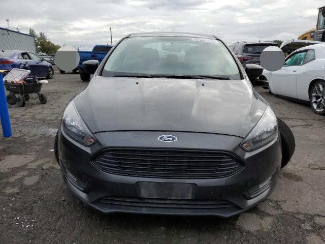 1FADP3FEXJL261420 - 2018 FORD FOCUS SE GRAY photo 5