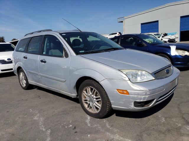 1FAFP36N65W254221 - 2005 FORD FOCUS ZXW SILVER photo 4