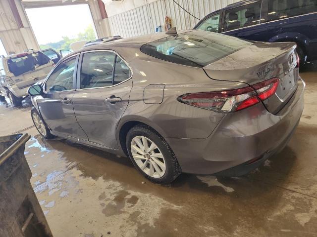 4T1C11AK0RU906750 - 2024 TOYOTA CAMRY LE GRAY photo 2