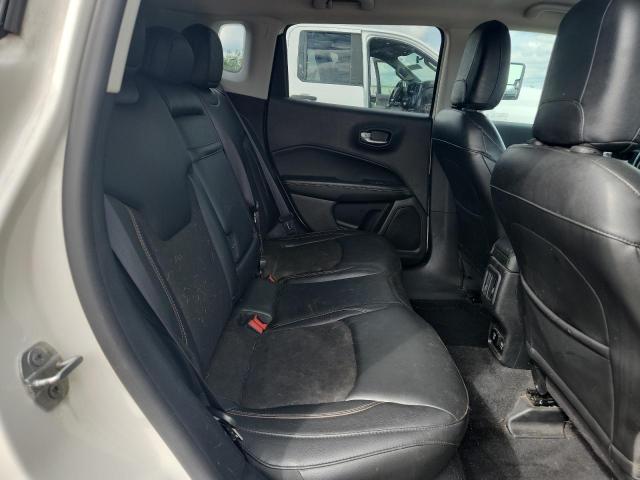 3C4NJDBB8JT207149 - 2018 JEEP COMPASS LATITUDE Biały zdjęcie 10