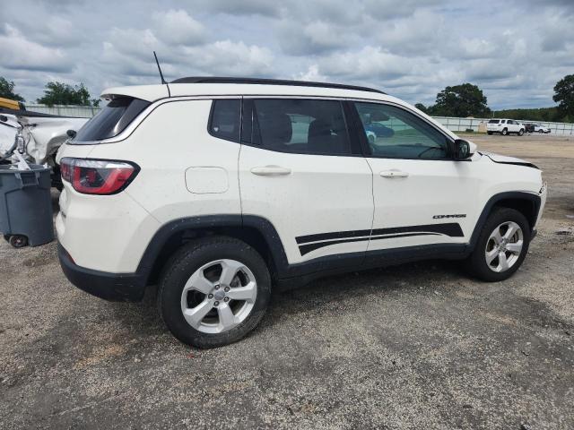 3C4NJDBB8JT207149 - 2018 JEEP COMPASS LATITUDE Biały zdjęcie 3