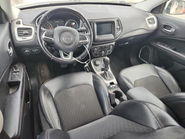 3C4NJDBB8JT207149 - 2018 JEEP COMPASS LATITUDE Biały zdjęcie 8