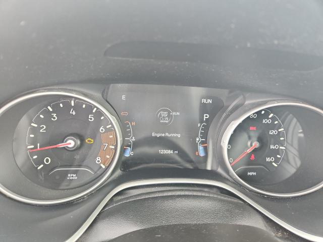 3C4NJDBB8JT207149 - 2018 JEEP COMPASS LATITUDE Biały zdjęcie 9