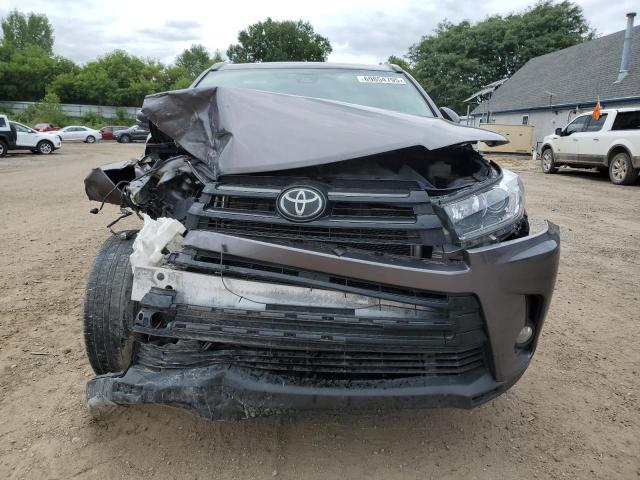 5TDKZRFH8JS536791 - 2018 TOYOTA HIGHLANDER SE ნაცრისფერი ფოტო 5