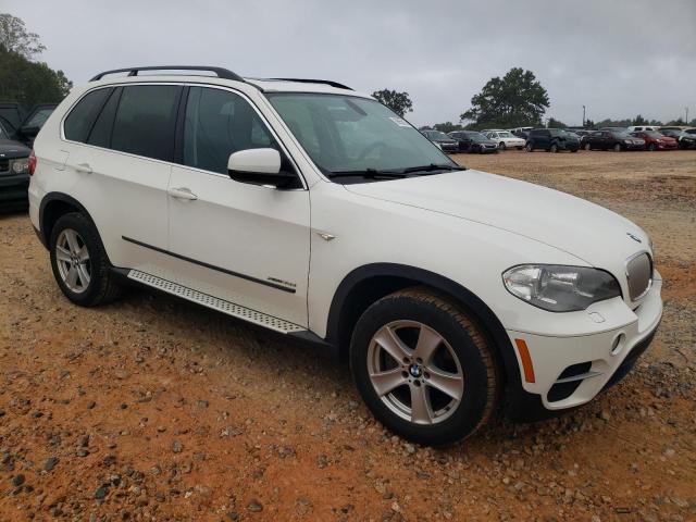 5UXZW0C54D0B90406 - 2013 BMW X5 XDRIVE35D WHITE photo 4