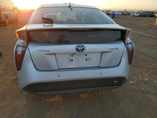 JTDKBRFU8J3602436 - 2018 TOYOTA PRIUS SILVER photo 6