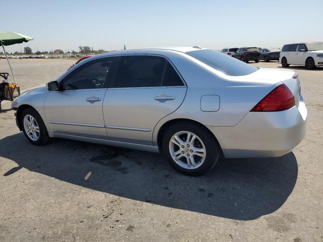 1HGCM568X7A137030 - 2007 HONDA ACCORD EX 银色 照片 2