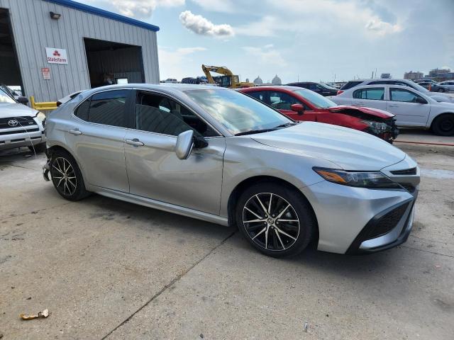 4T1S11AK9PU182890 - 2023 TOYOTA CAMRY SE NIGHT SHADE SILVER photo 4