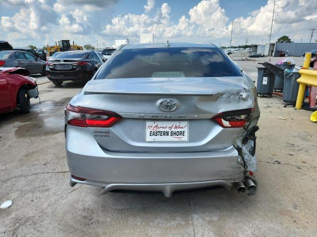 4T1S11AK9PU182890 - 2023 TOYOTA CAMRY SE NIGHT SHADE SILVER photo 6