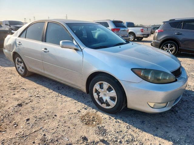 4T1BE32K75U526986 - 2005 TOYOTA CAMRY LE SILVER photo 4