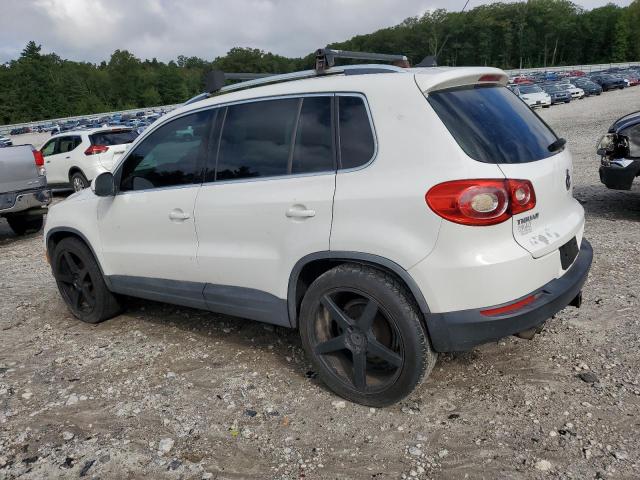 WVGAV7AX6BW505823 - 2011 VOLKSWAGEN TIGUAN S WHITE photo 2
