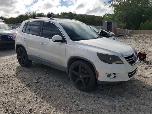WVGAV7AX6BW505823 - 2011 VOLKSWAGEN TIGUAN S WHITE photo 4