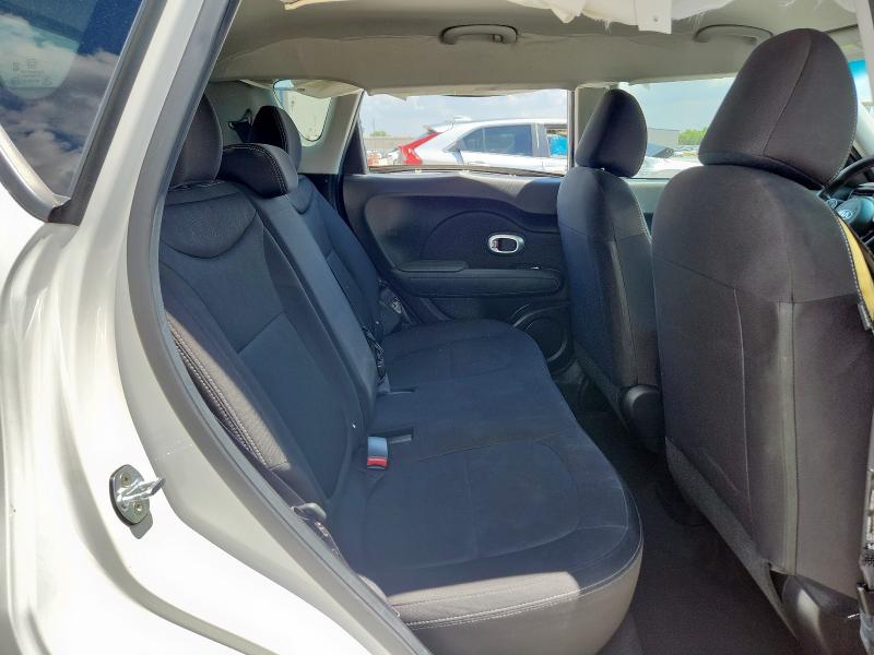 KNDJN2A23K7645138 - 2019 KIA SOUL 白色 照片 11