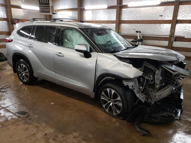 5TDGZRBH5LS516013 - 2020 TOYOTA HIGHLANDER XLE SILVER photo 4