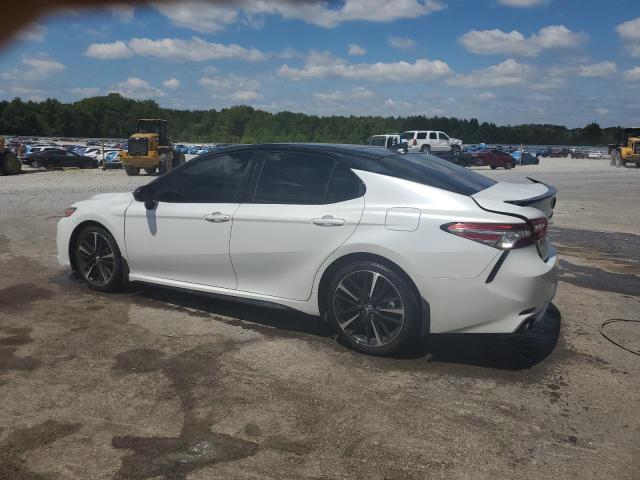 4T1BZ1HK5KU031942 - 2019 TOYOTA CAMRY XSE WHITE photo 2