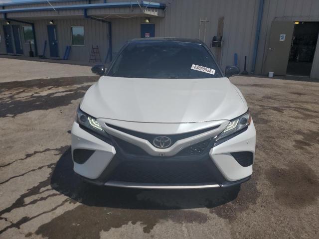 4T1BZ1HK5KU031942 - 2019 TOYOTA CAMRY XSE WHITE photo 5