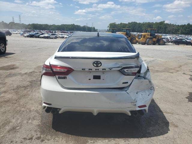 4T1BZ1HK5KU031942 - 2019 TOYOTA CAMRY XSE WHITE photo 6